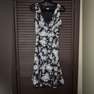 Ann Taylor Floral Black and White Dress Size 8